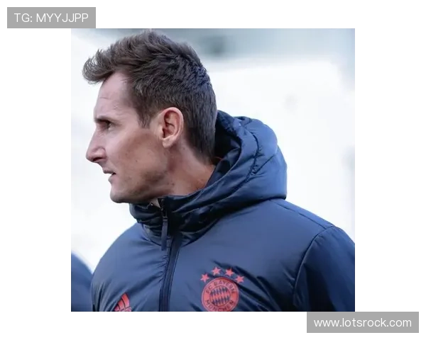 克洛泽深感欣慰儿子成职业球员 克洛泽深感欣慰儿子成职业球员