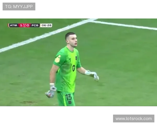 门将惊天失误送礼对手进球